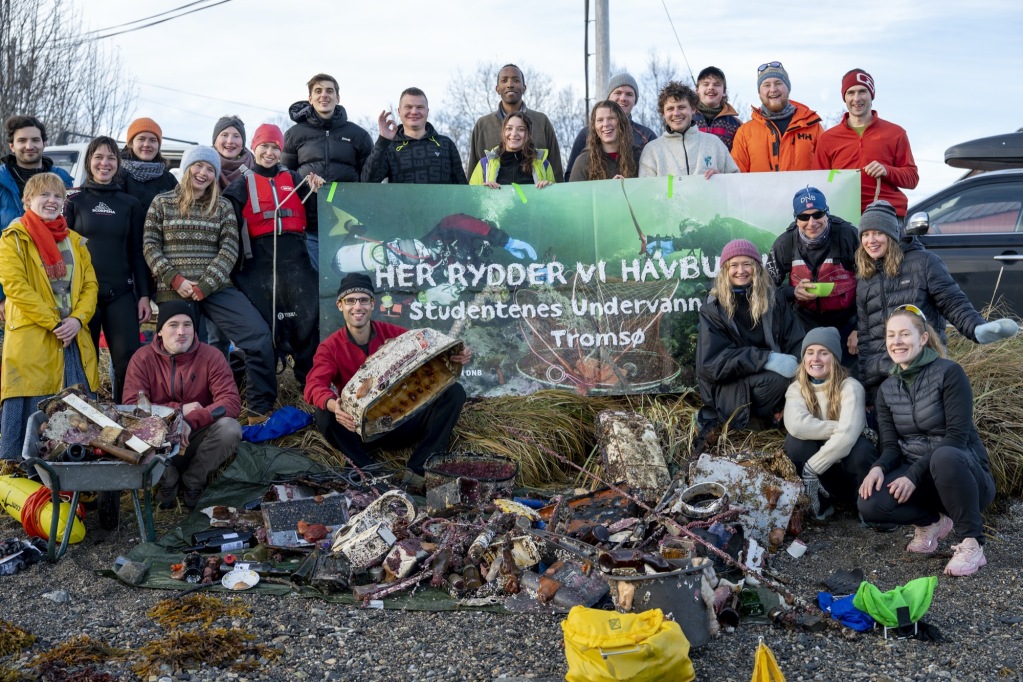 STORT OPPMØTE: Det var mange som stilte opp da Studentenes Undervannsklubb Tromsø arrangerte dugnad for havet. Foto: TSI–SUT